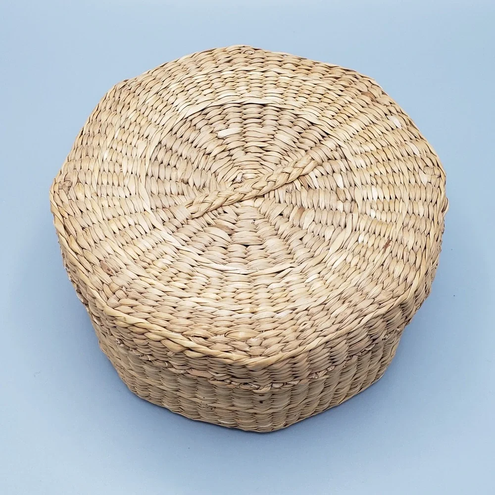 Vintage Sweet Grass Lidded Basket 70s to 90s Tightly Woven Excellent Shape‎ 6.5